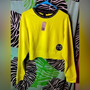 Super cute sweater size M crop